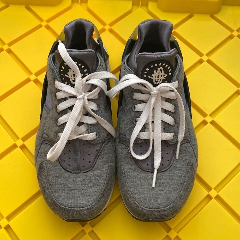 Nike Huarache grey